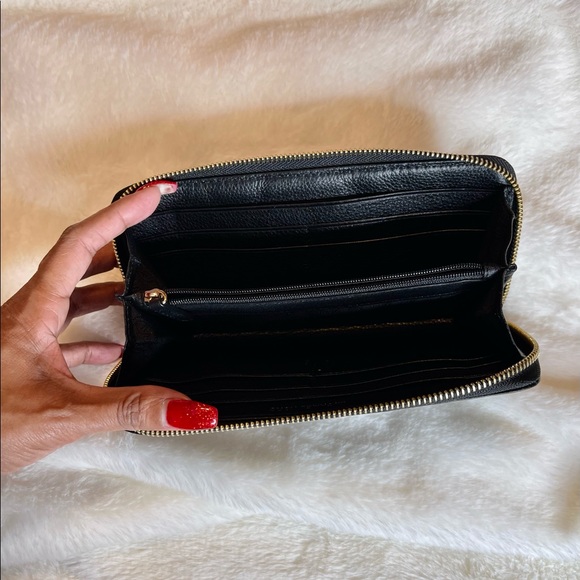 ❌❌❌❌Sold❌❌❌Authentic Michael Kors Wallet - Picture 4 of 8